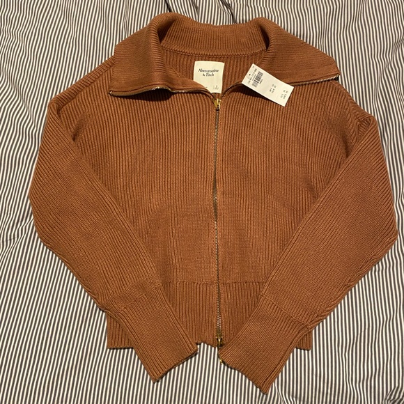 Abercrombie & Fitch brown sweater - Picture 1 of 3
